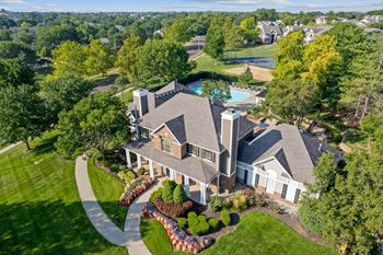 Beautiful Landscaping at Stonebriar Woods Apartments, Kansas, 66213